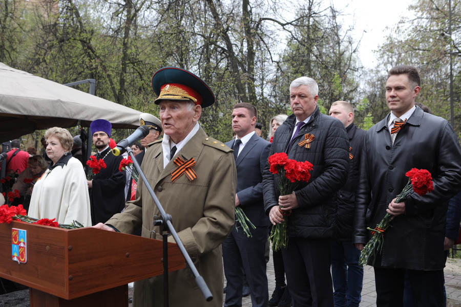 Тарас Ефимов поздравил жителей Железнодорожного с Днём Победы