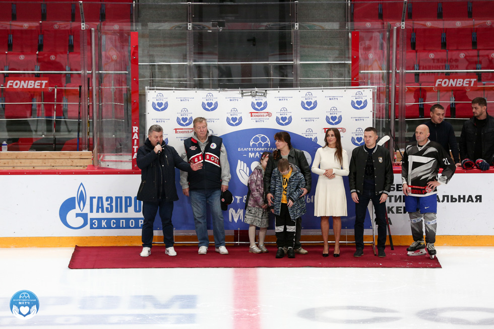 Около 200 тысяч рублей для семьи с детьми‑инвалидами собрали на хоккейной игре в Балашихе