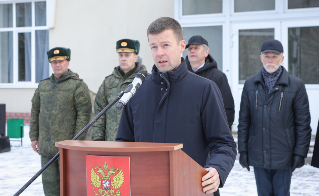 Глава Балашихи Сергей Юров передал мобилизованным гражданам квадрокоптеры