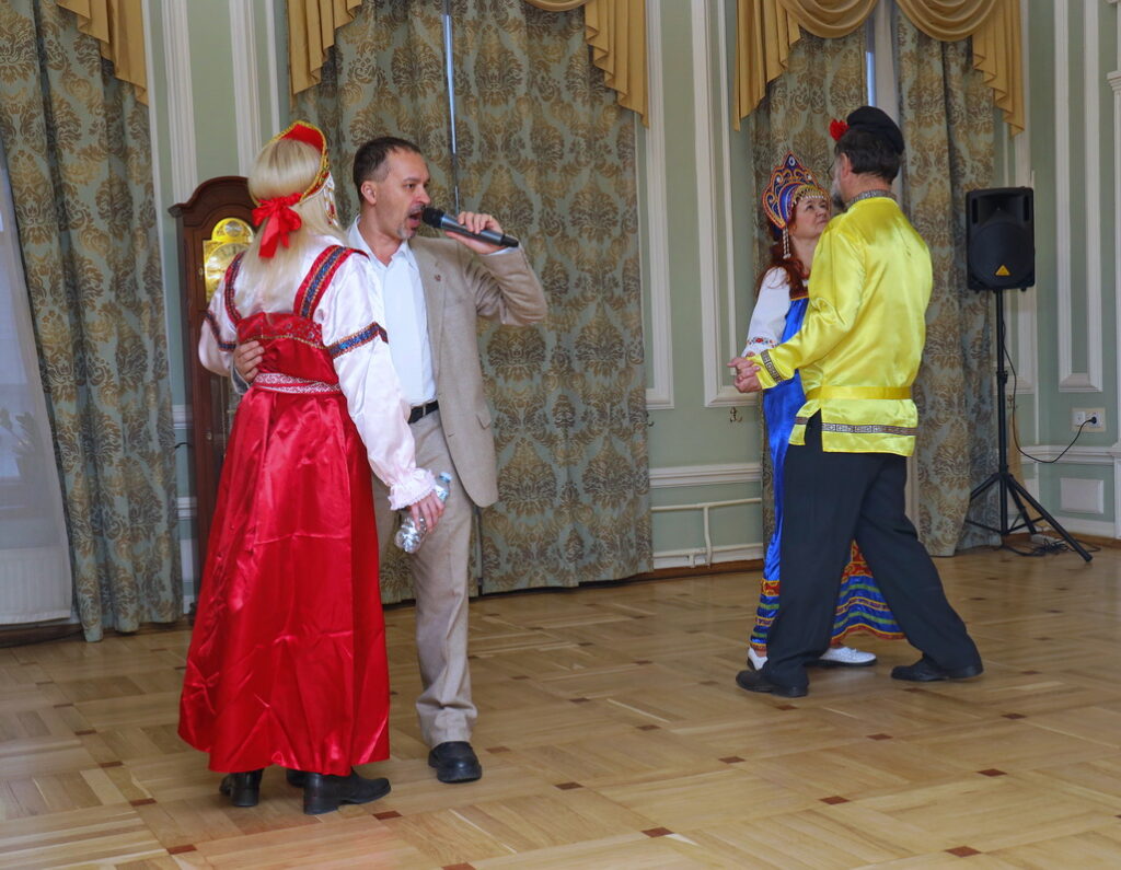 Масленица – 2024! Алексей Анатольевич Щепин танцует с женой